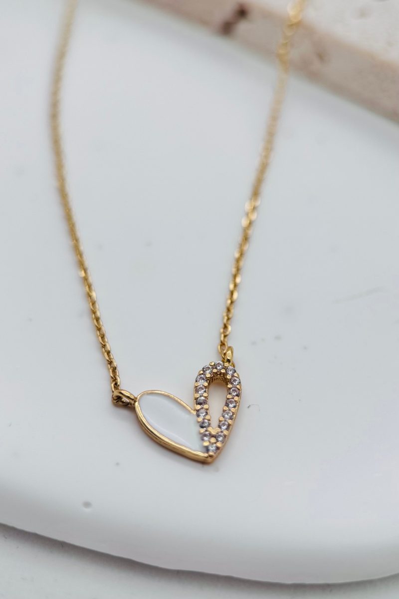 TinyHeartNecklace1 fc7ba39e 2415 496f 80c2 7f1088656b27